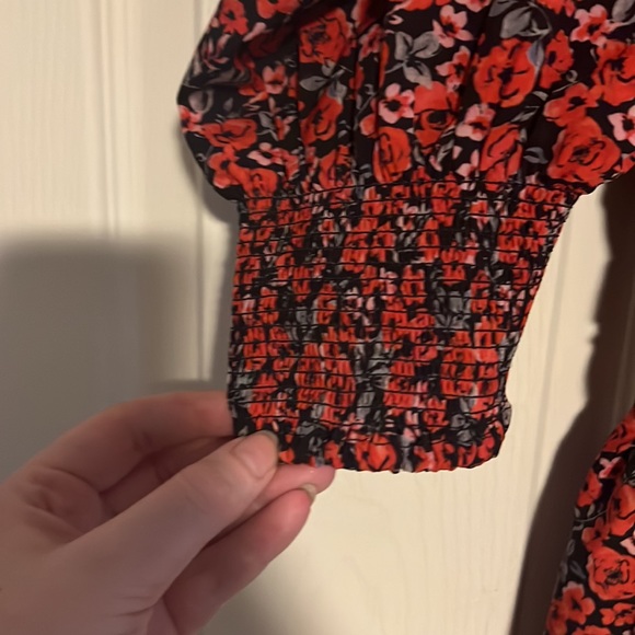 COPY - Red puff sleeve mini - Picture 2 of 4